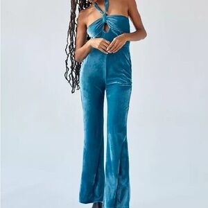 🔺SOLD🔻UO Sasha Velvet Halter Jumpsuit